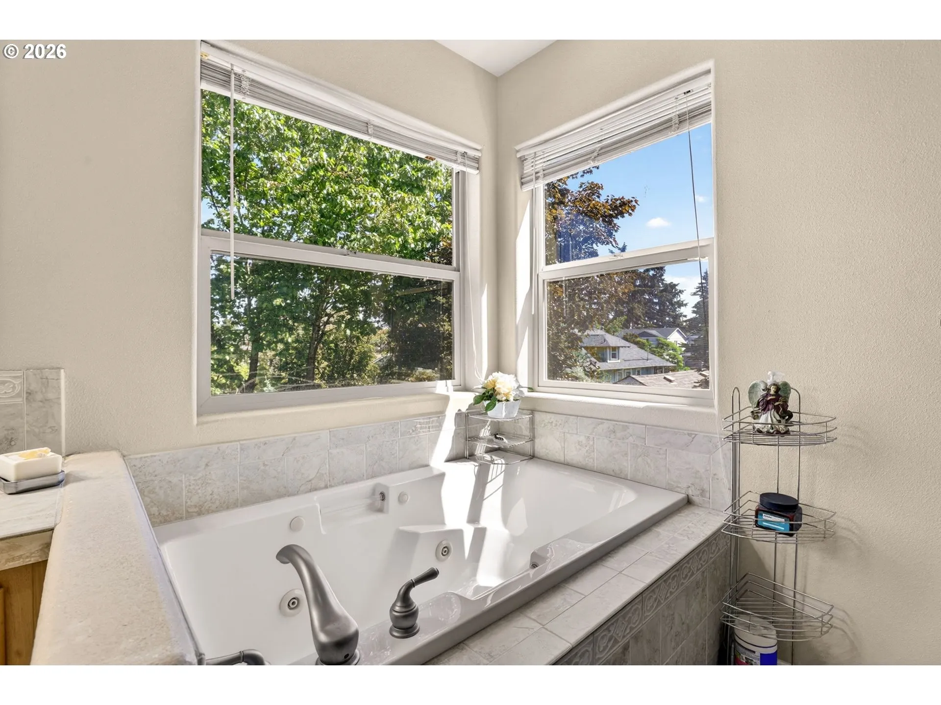 Bathroom, Attached-Garden Tub
