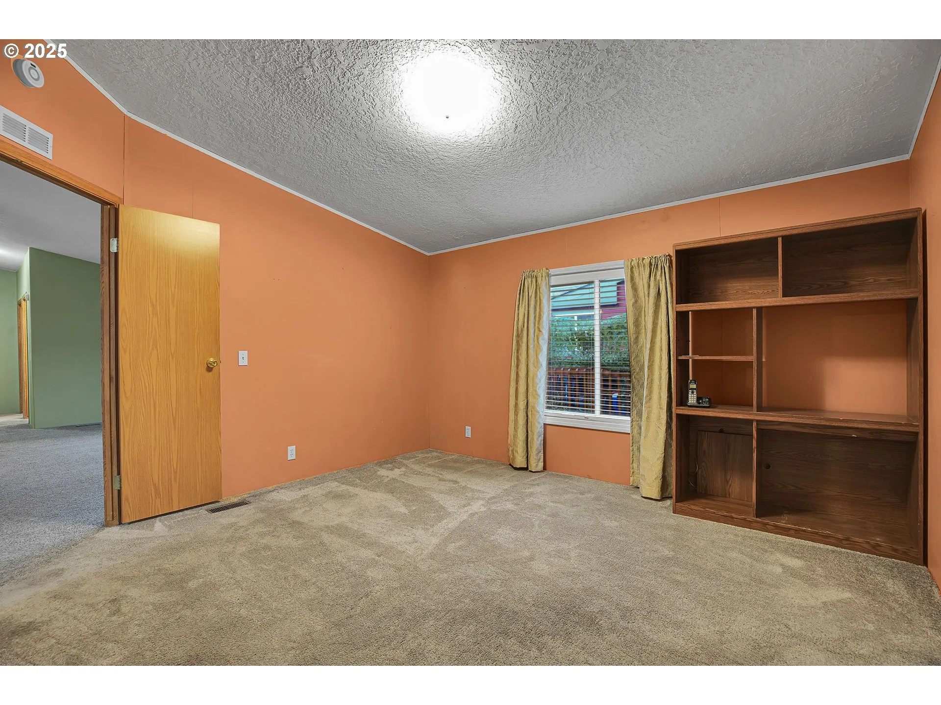 Bedroom, Owner's Suite-Main