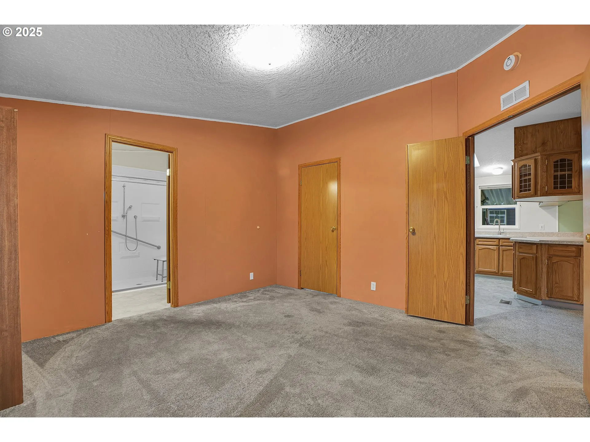 Bedroom, Owner's Suite-Main