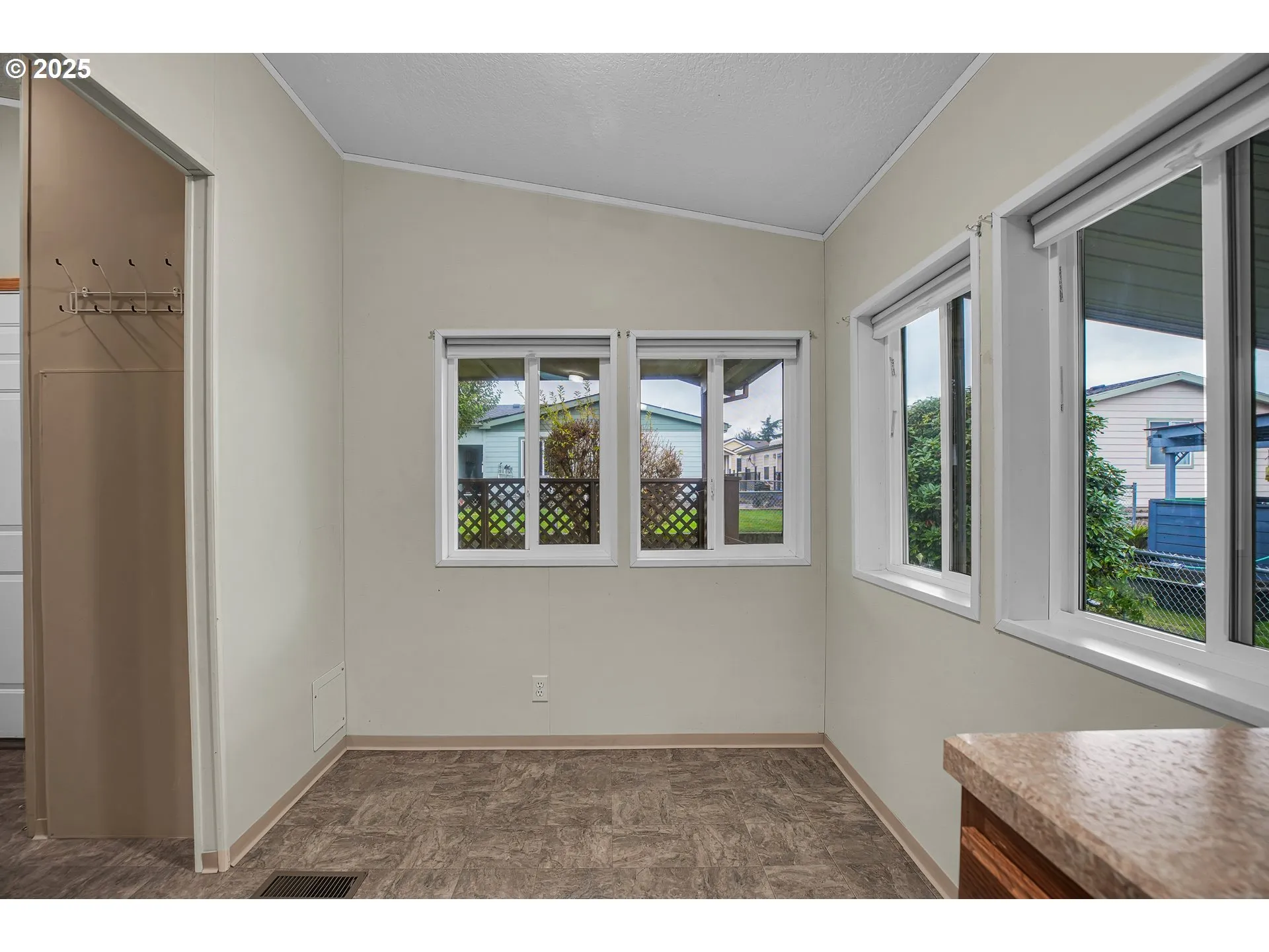 Kitchen/Nook-Eating Area