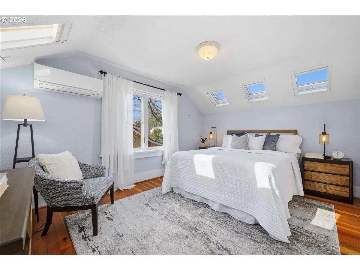 Primary Bedroom-Upper