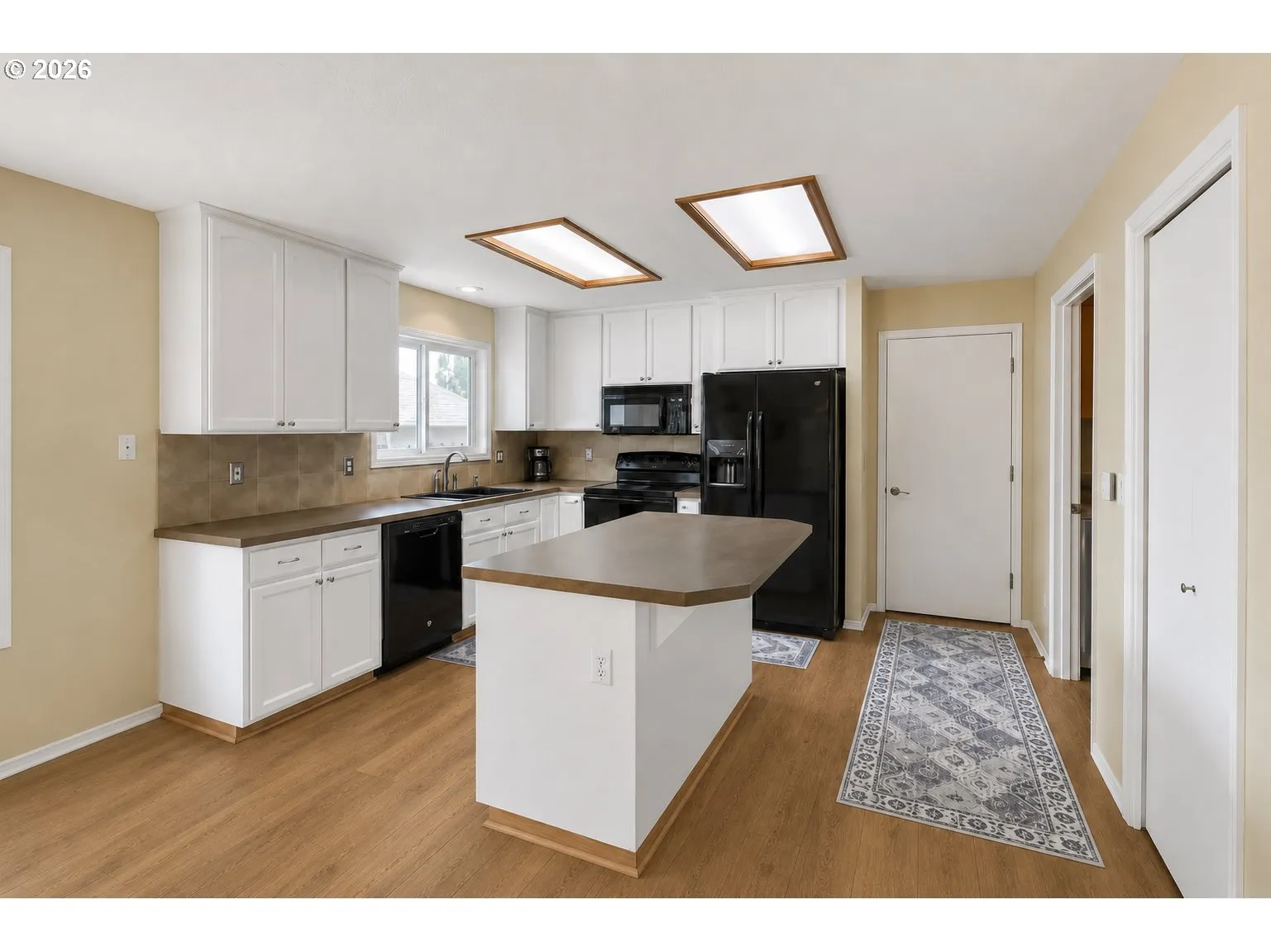 Kitchen-Breakfast Bar