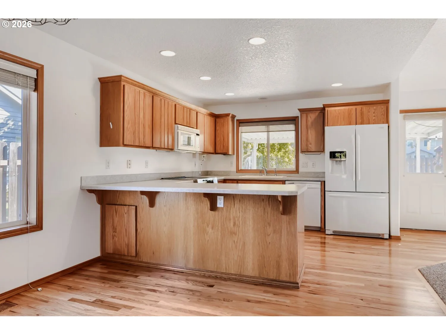 Kitchen-Breakfast Bar