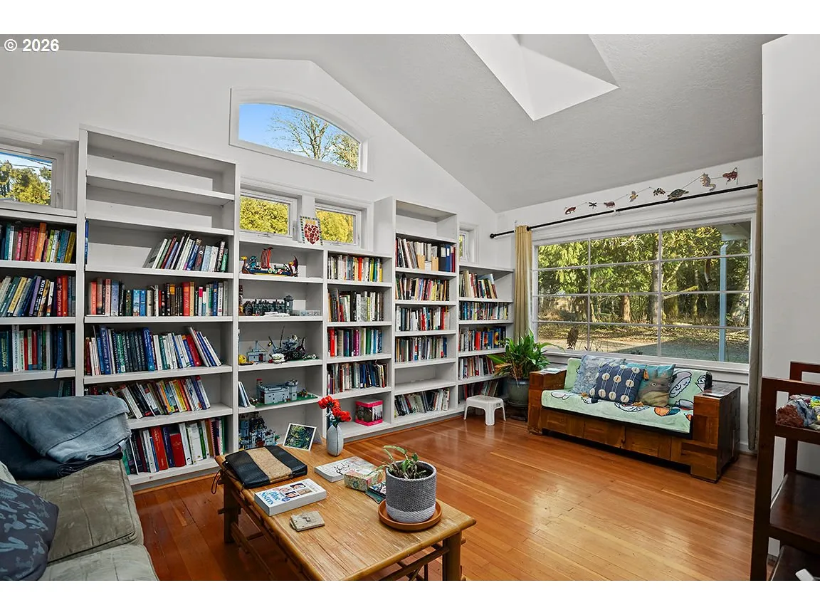 Living Room-Vaulted Ceilings