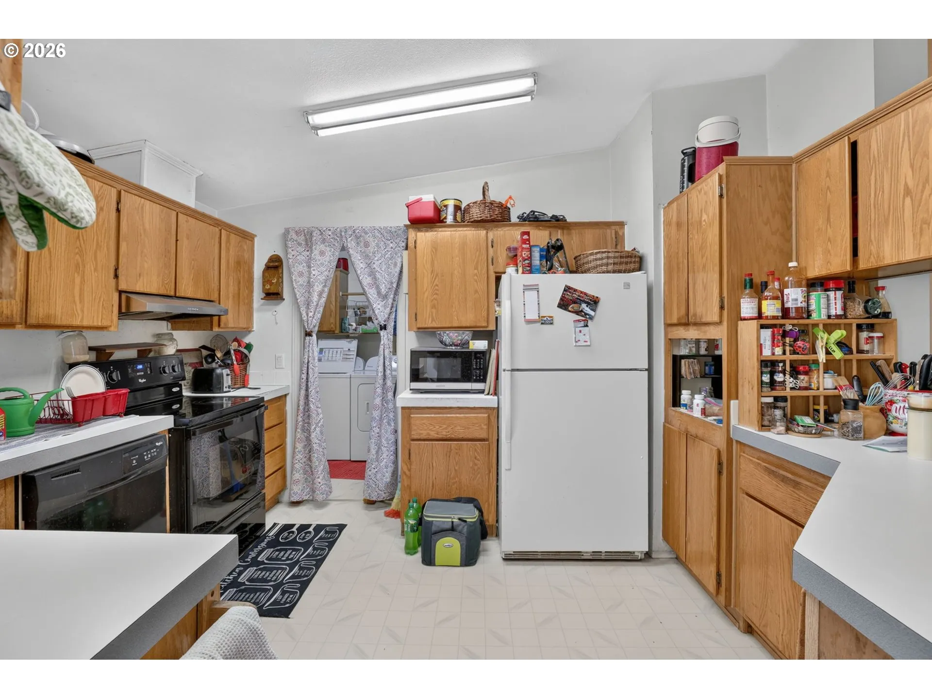 Kitchen-Breakfast Bar