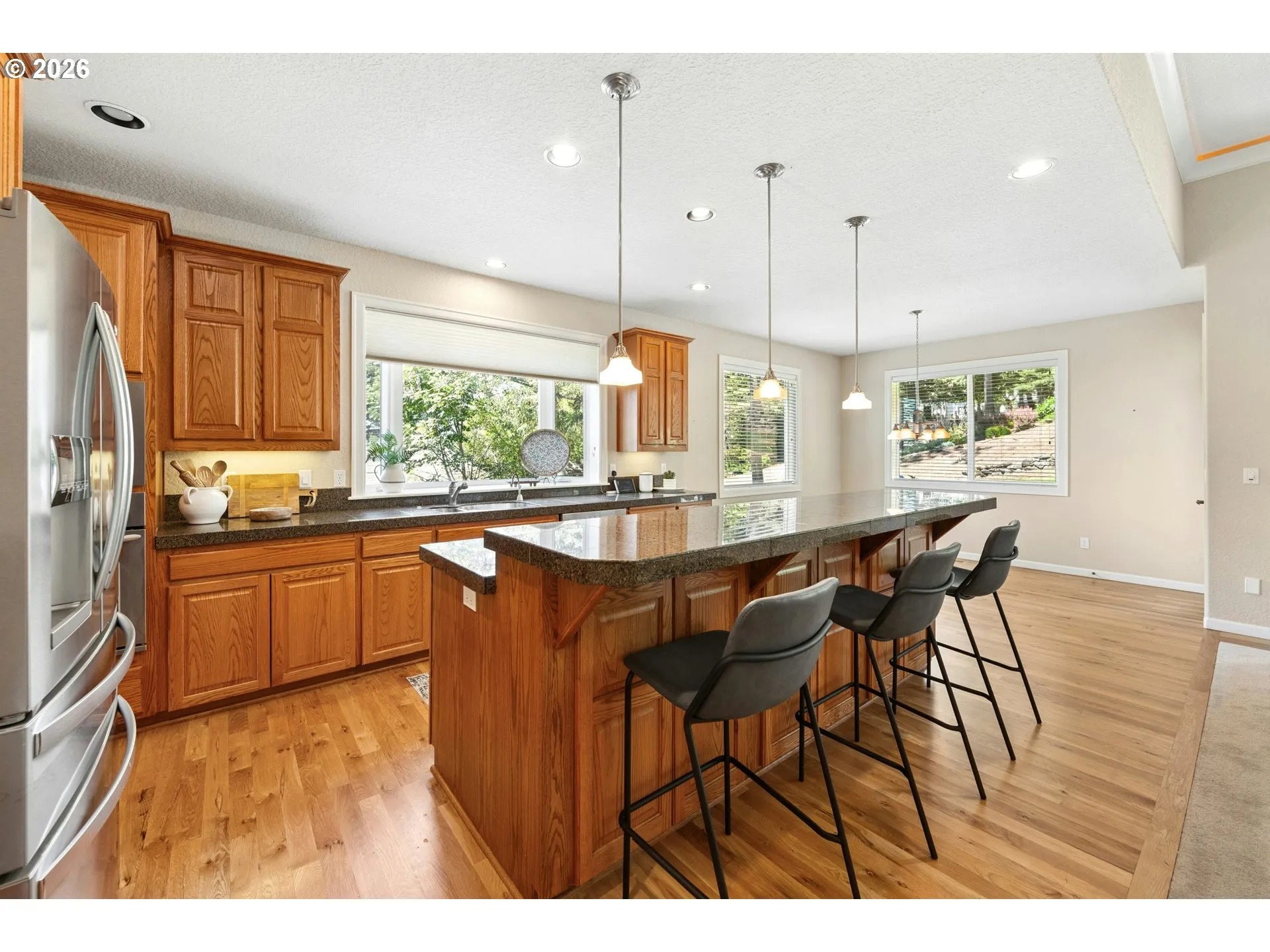 Kitchen-Breakfast Bar