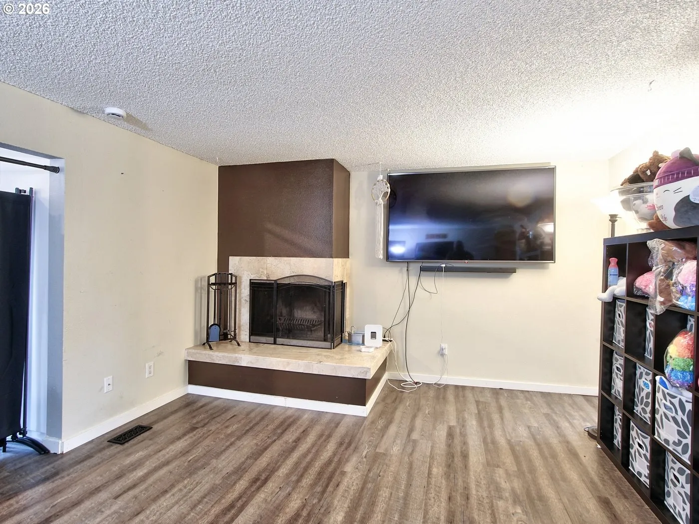 Living Room-Fireplace