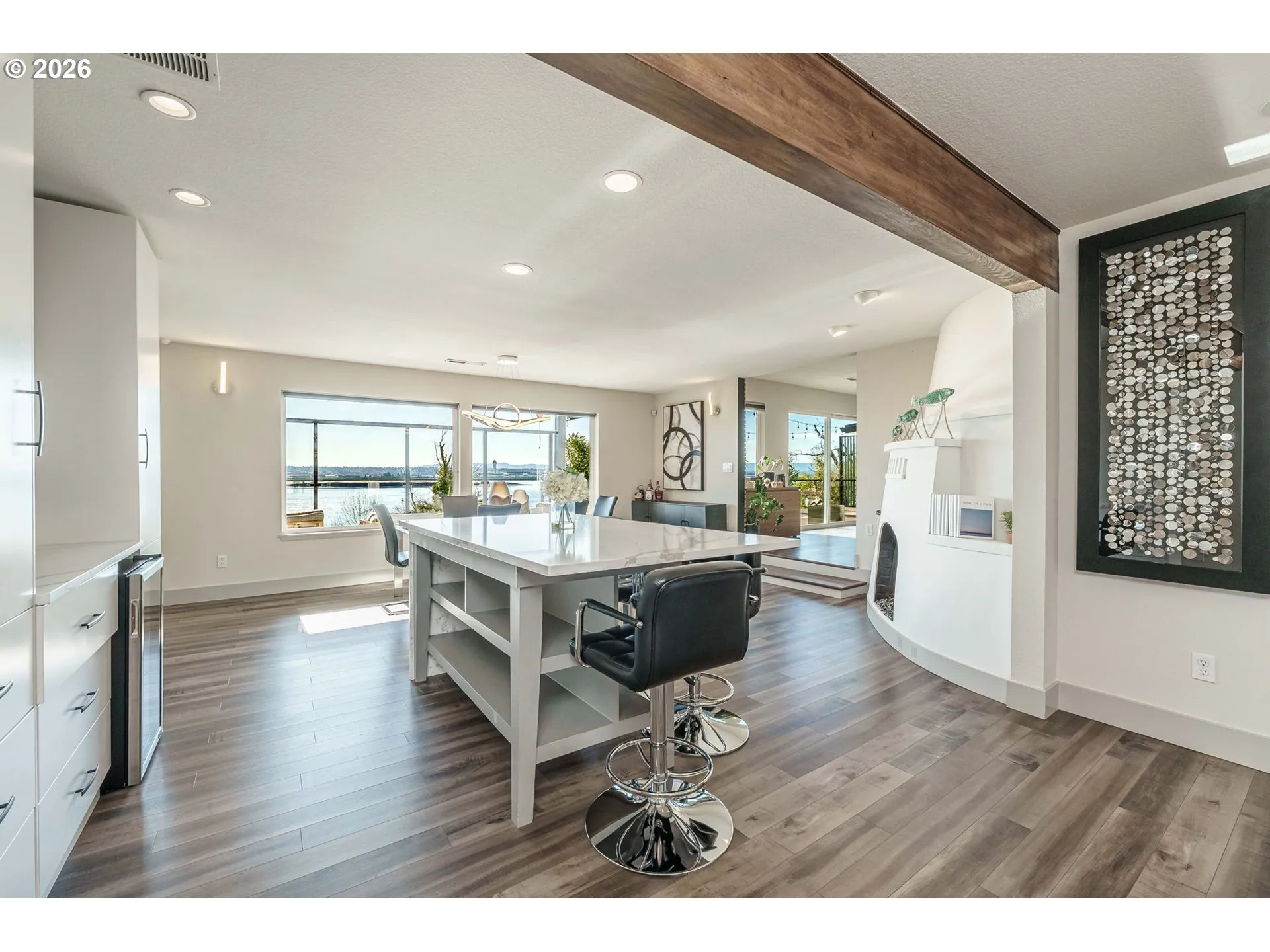 Kitchen/Dining Room-Island