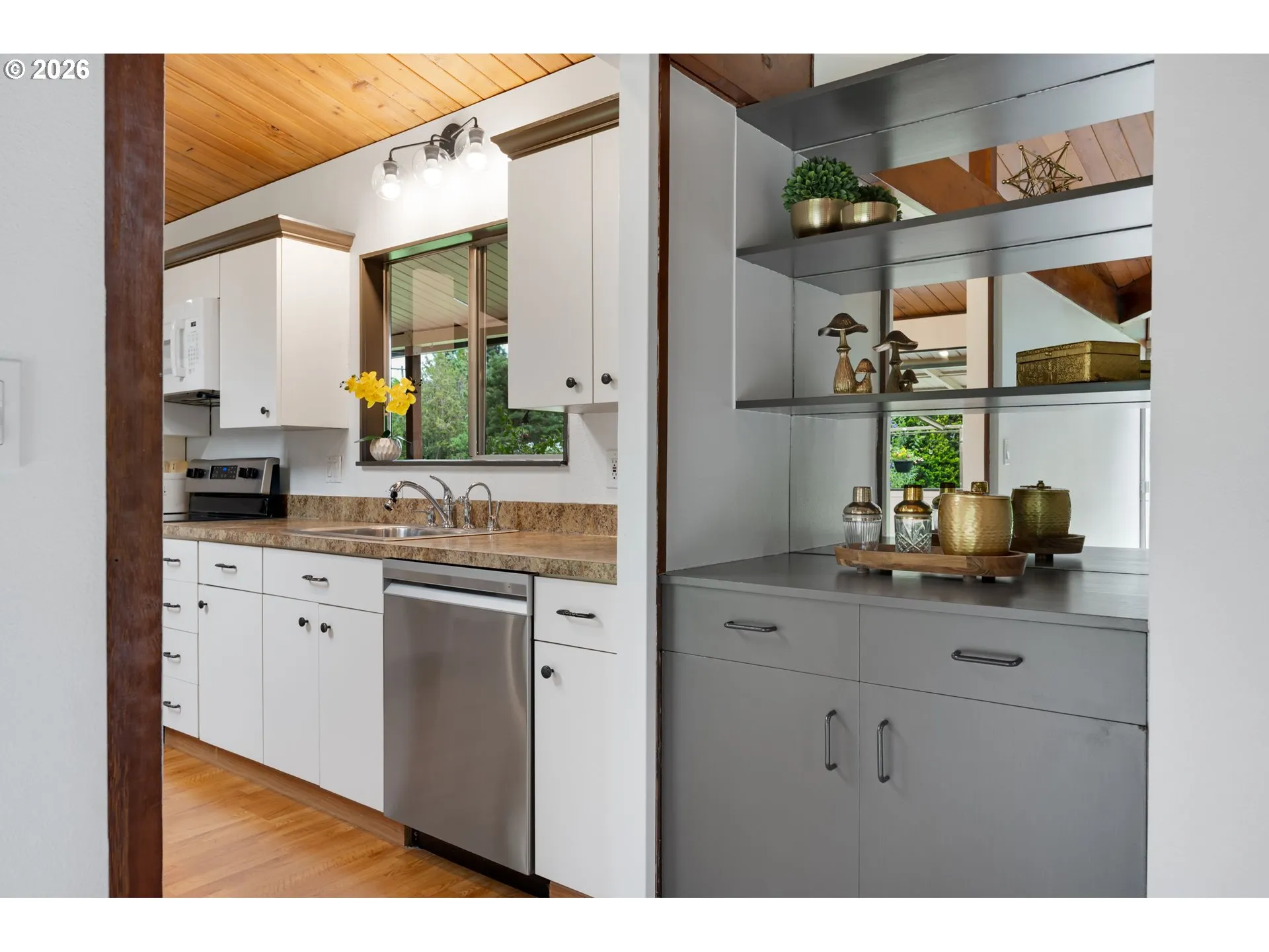 Dining Room-Built-In Cabinets