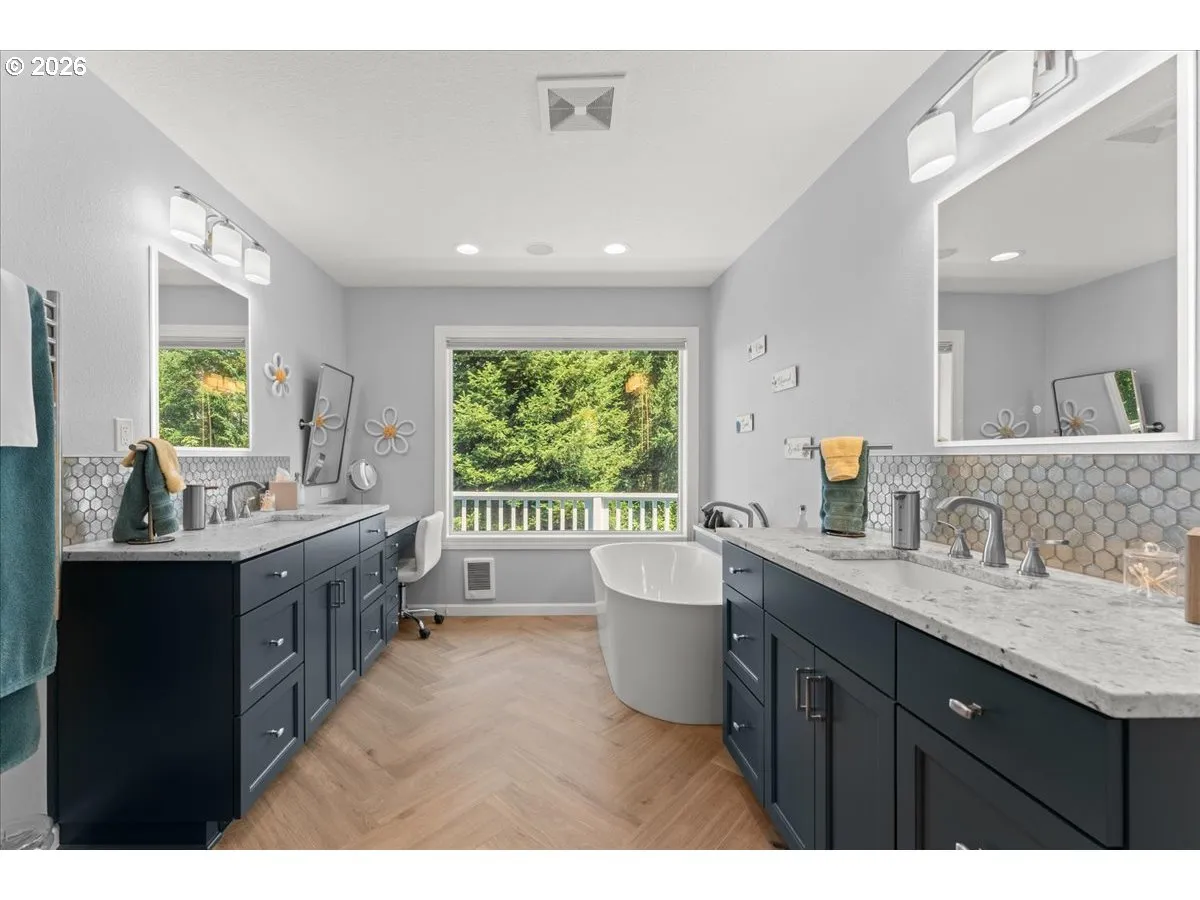 Owner's Suite Bathroom-Garden Tub