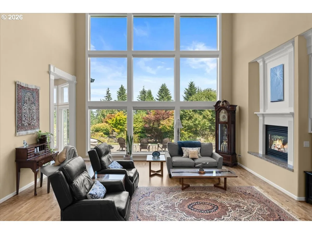 Living Room-Vaulted Ceilings