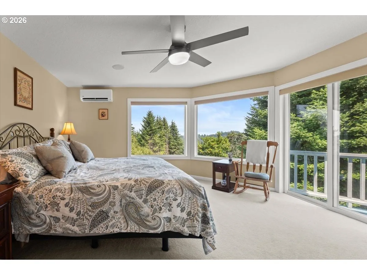 Primary Bedroom-Upper