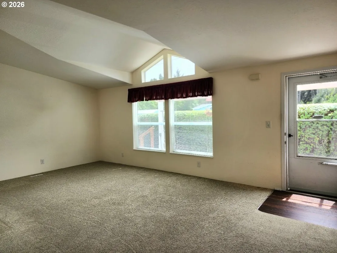 Living Room-Vaulted Ceilings