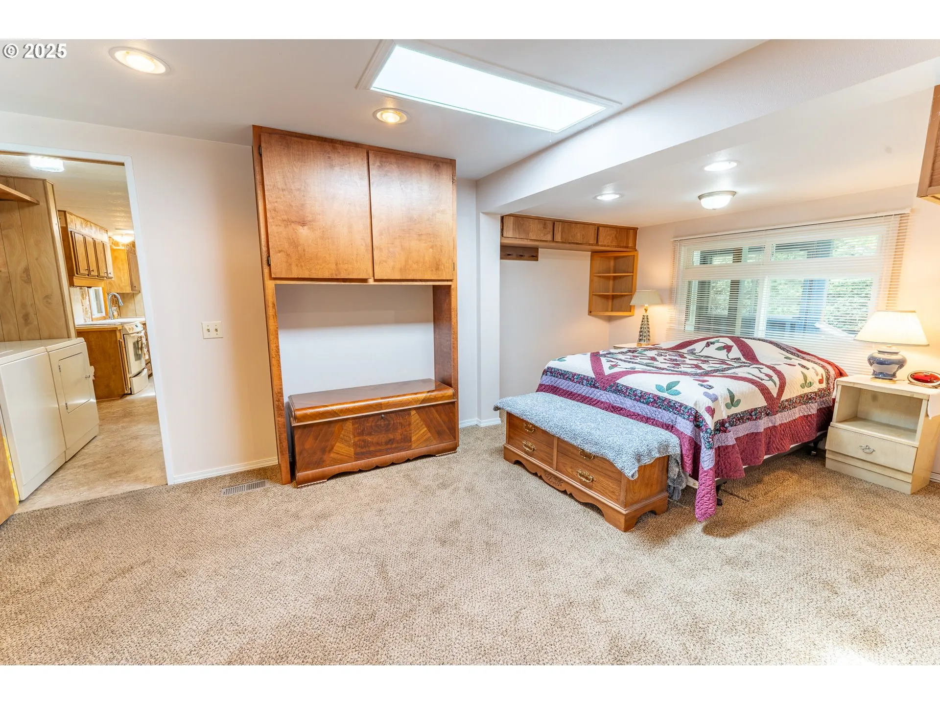 Bedroom, Primary-Skylight