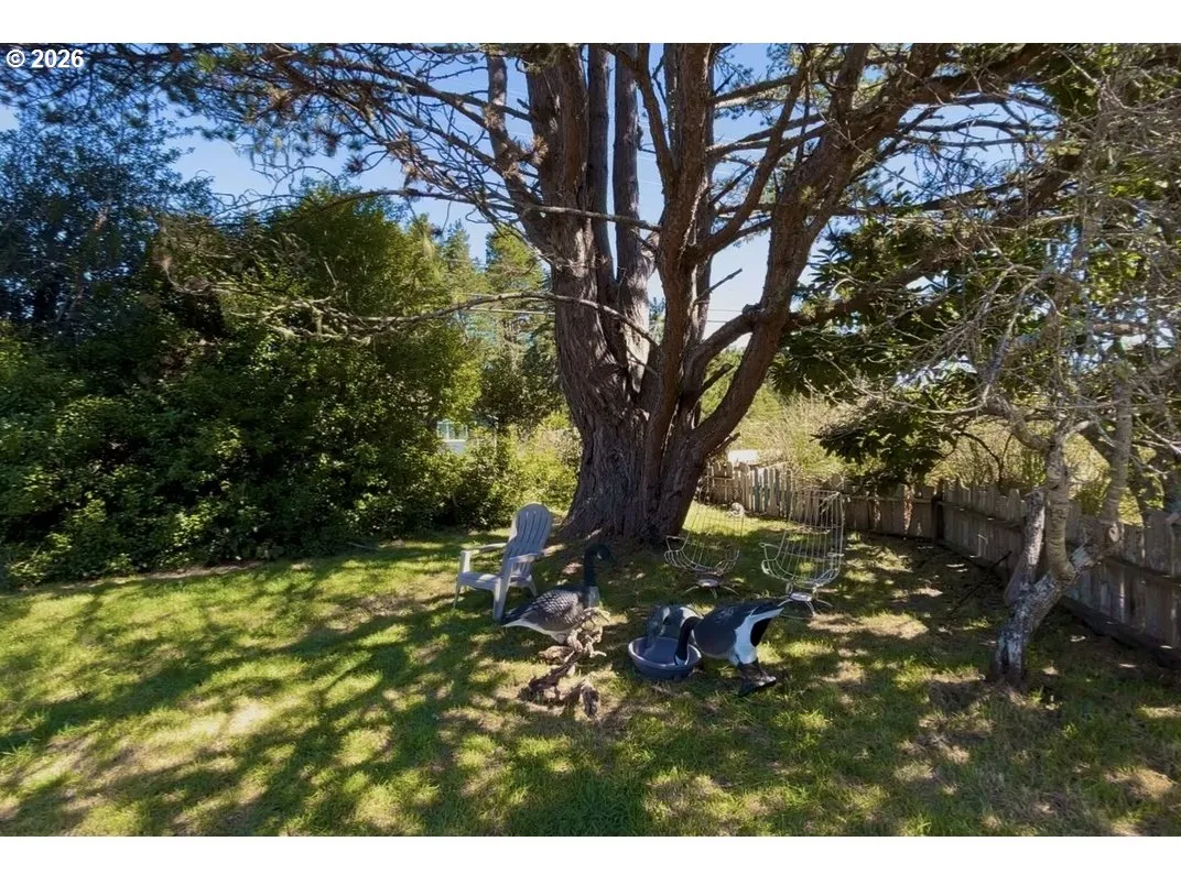 Front Yard-Fenced