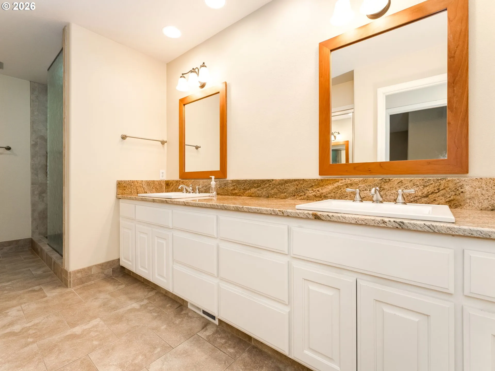 Bathroom, Continental-Main