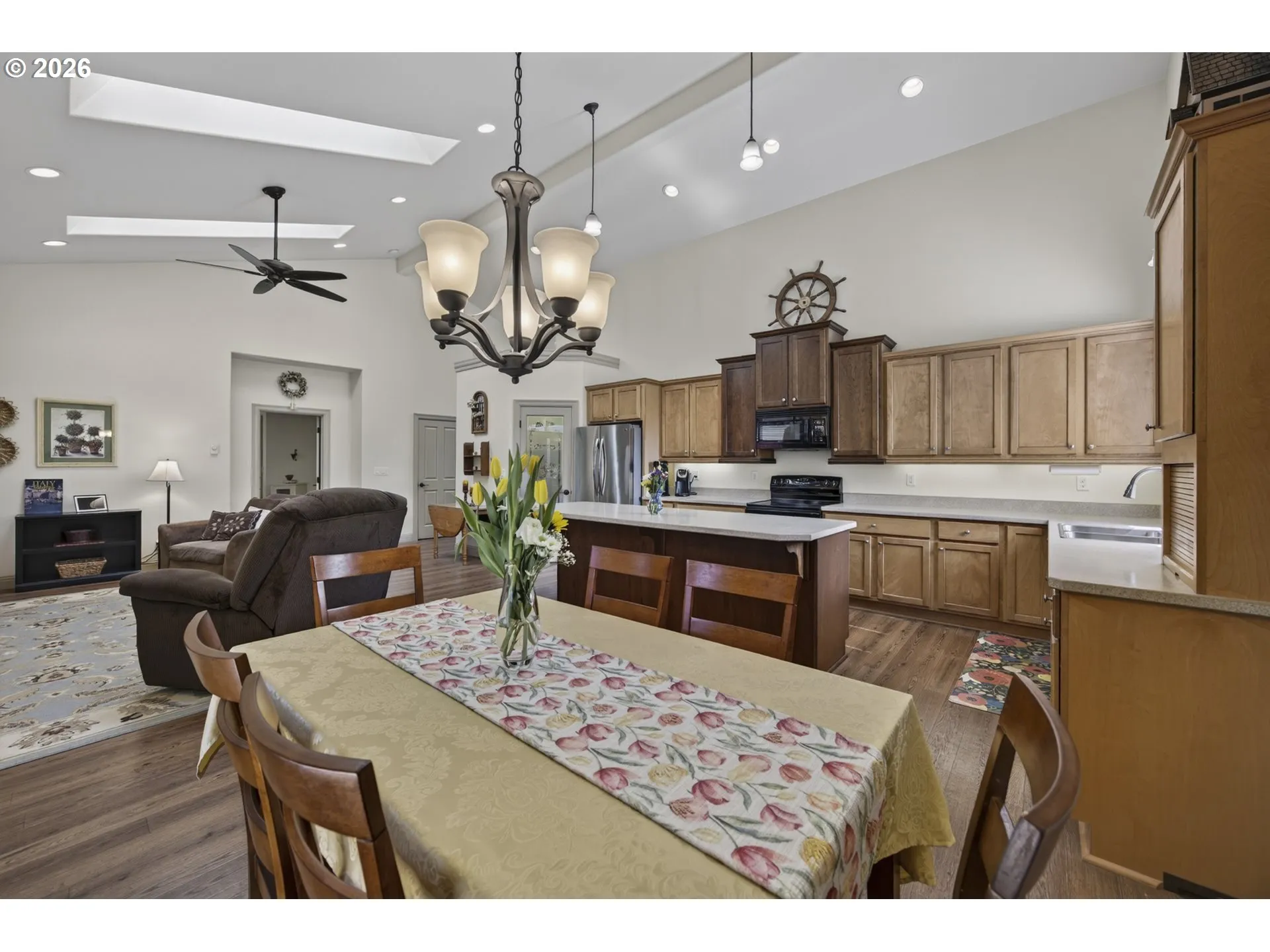 Dining Room-Vaulted Ceilings