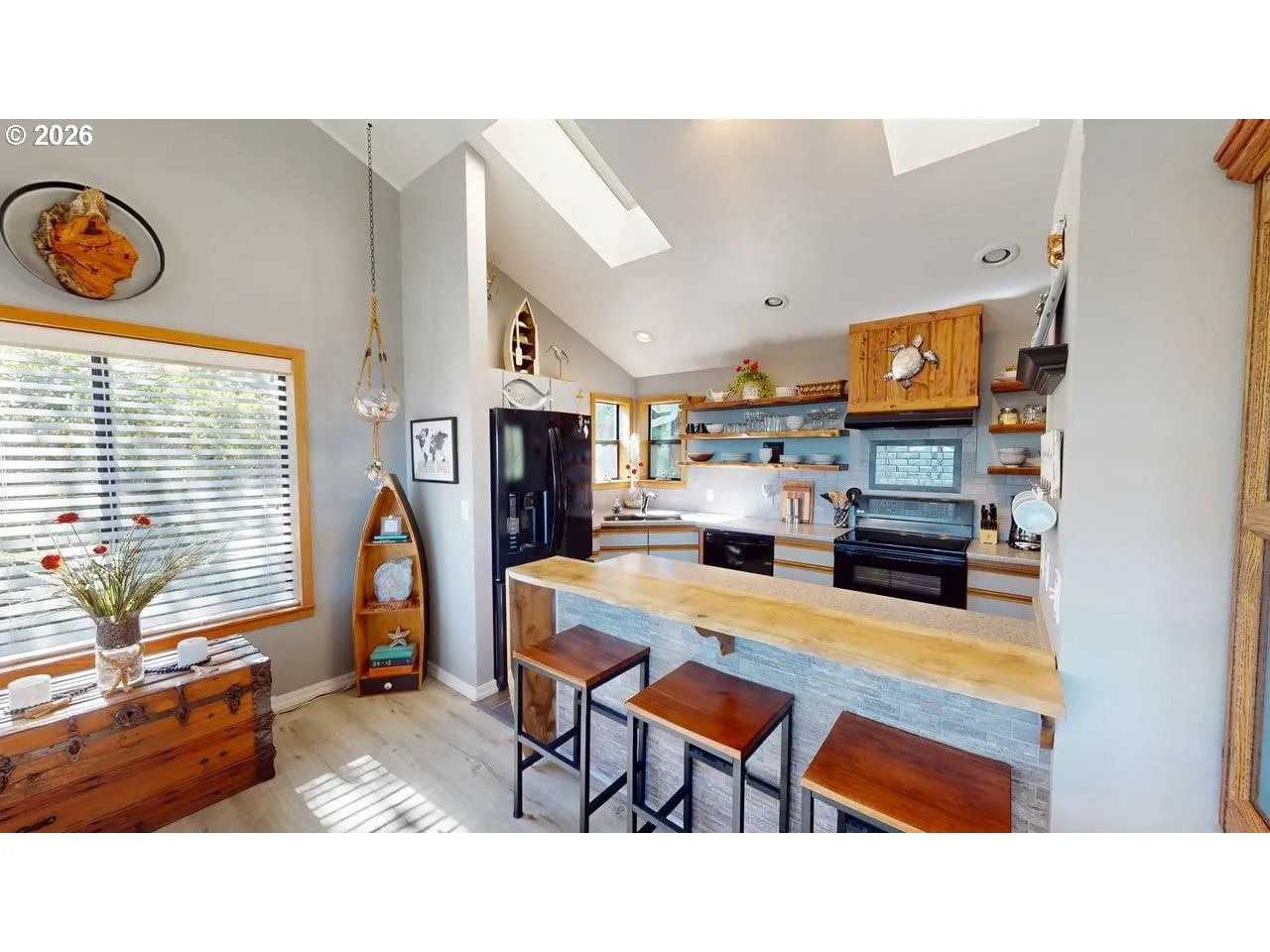 Kitchen-Breakfast Bar