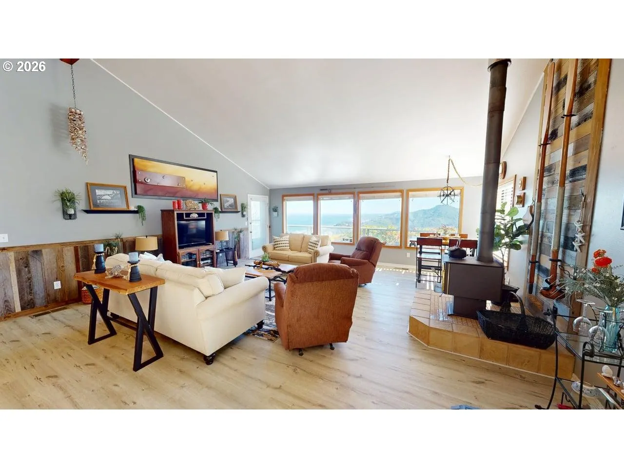 Living Room-Vaulted Ceilings