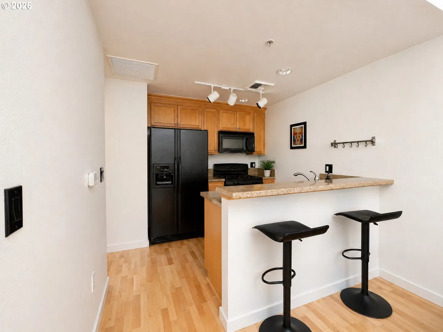 Kitchen-Breakfast Bar