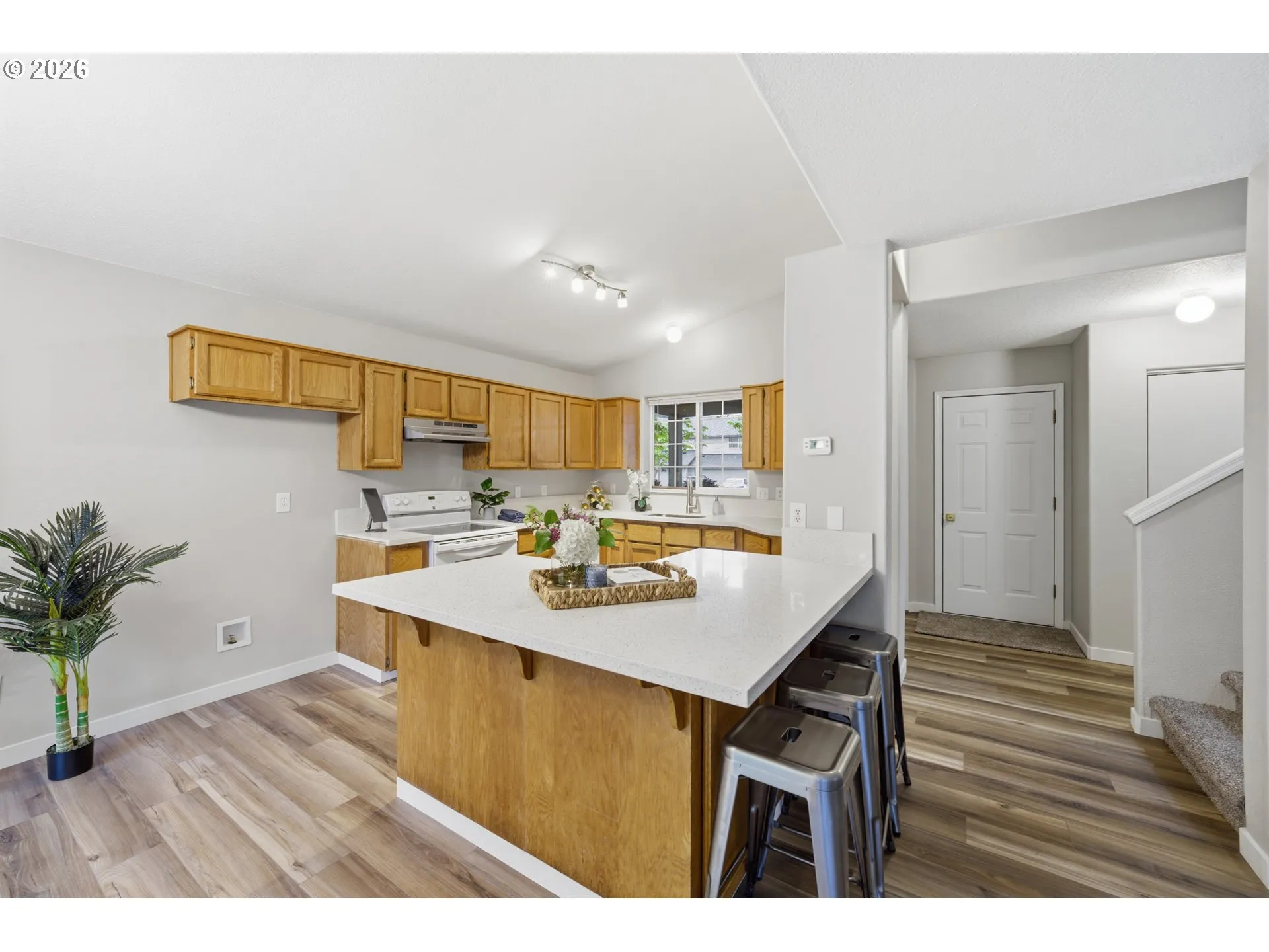 Kitchen-Breakfast Bar