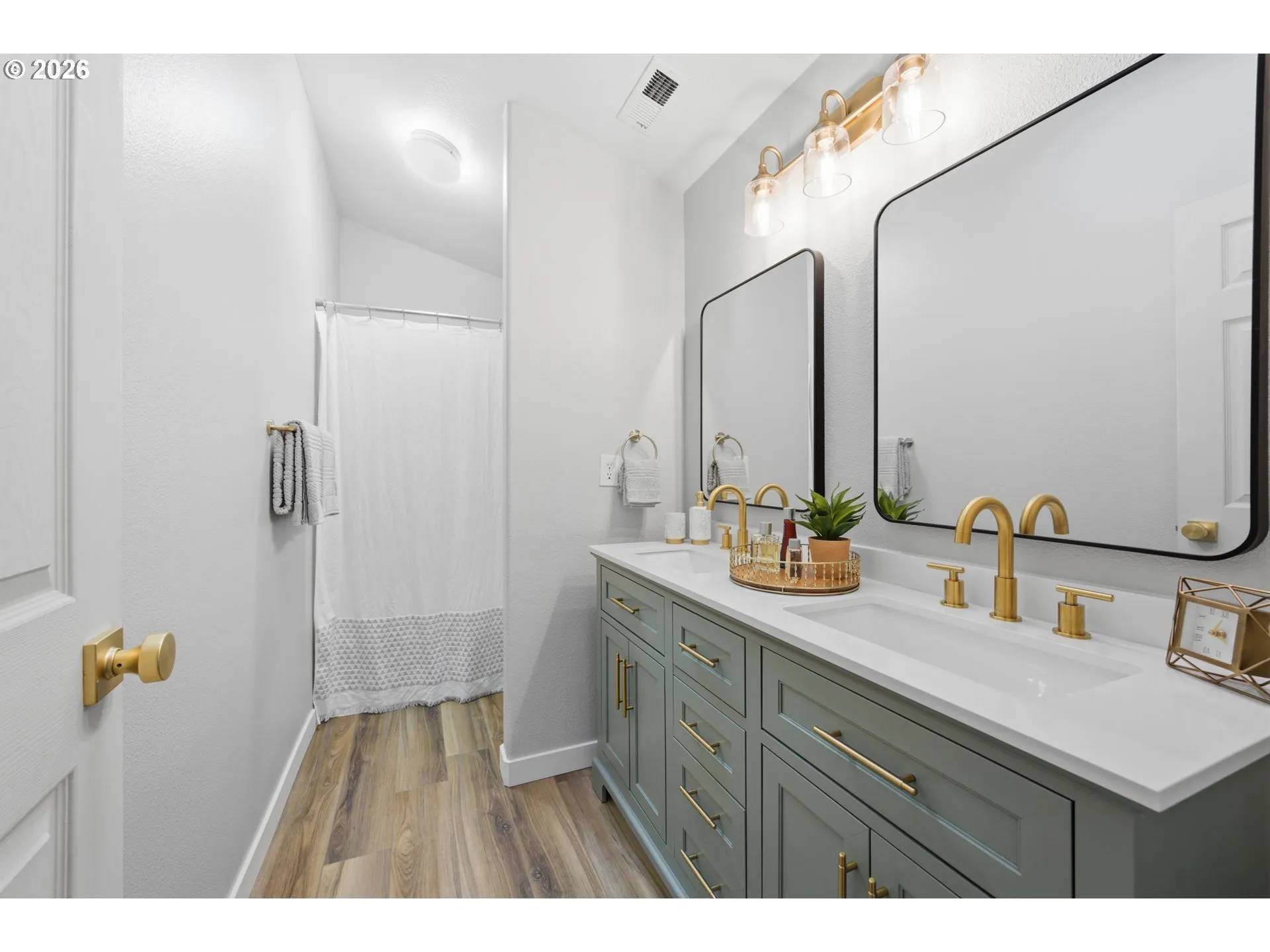 Primary Bedroom-Attached Bathroom