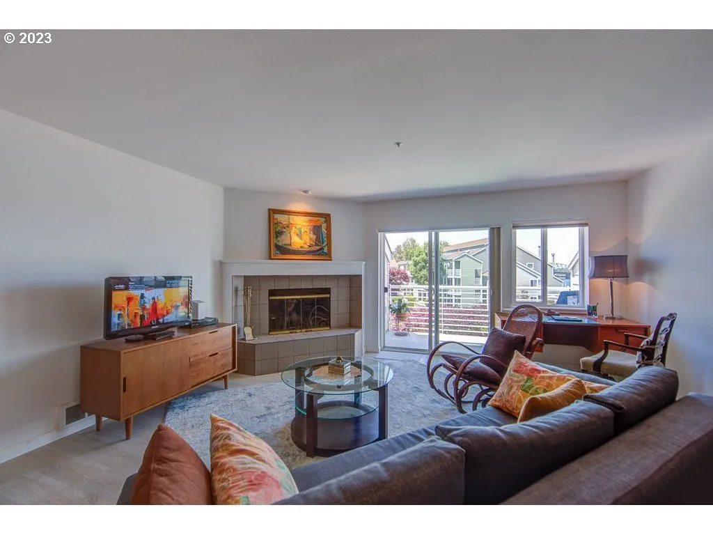 Living Room-Fireplace
