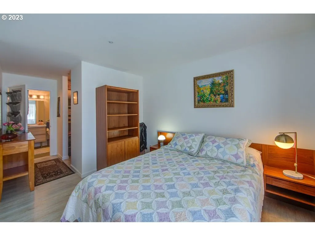 Bedroom, Primary