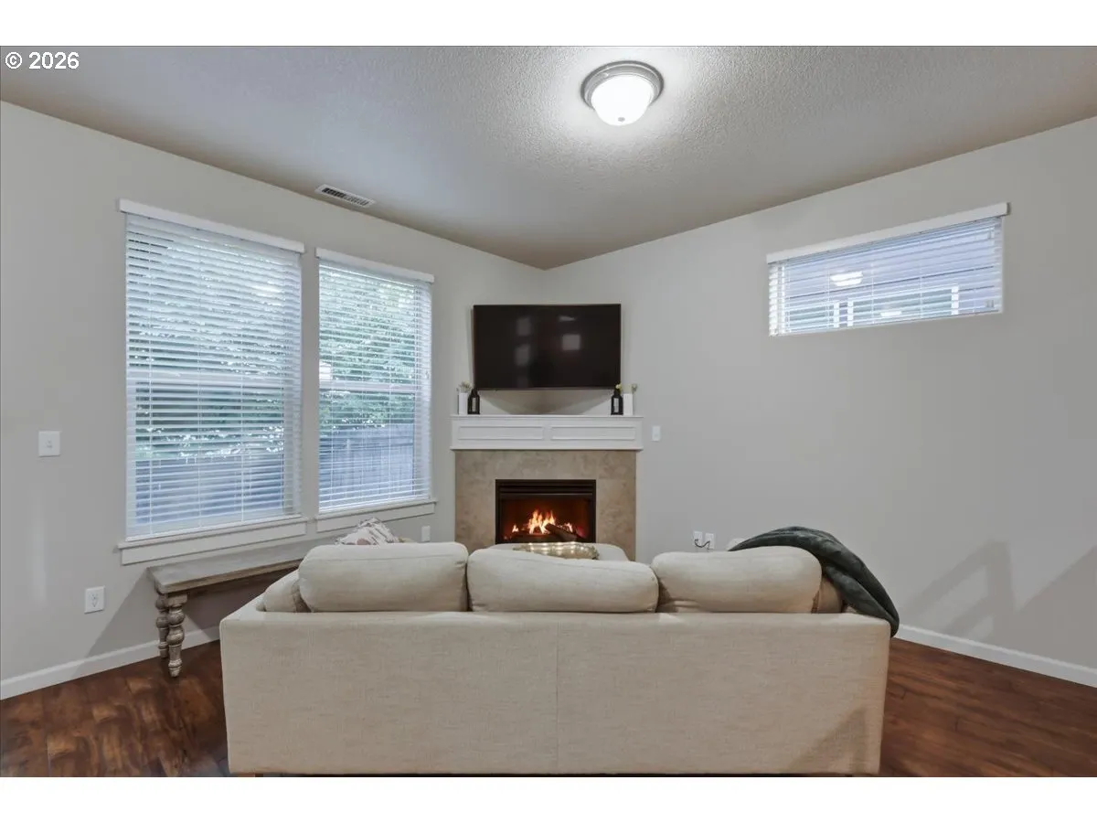 Living Room-Fireplace