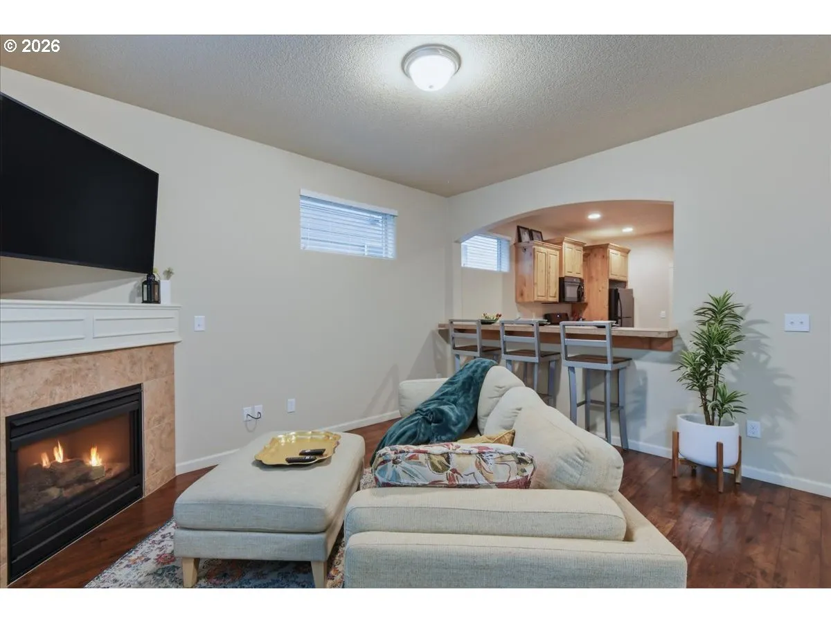 Living Room-Fireplace
