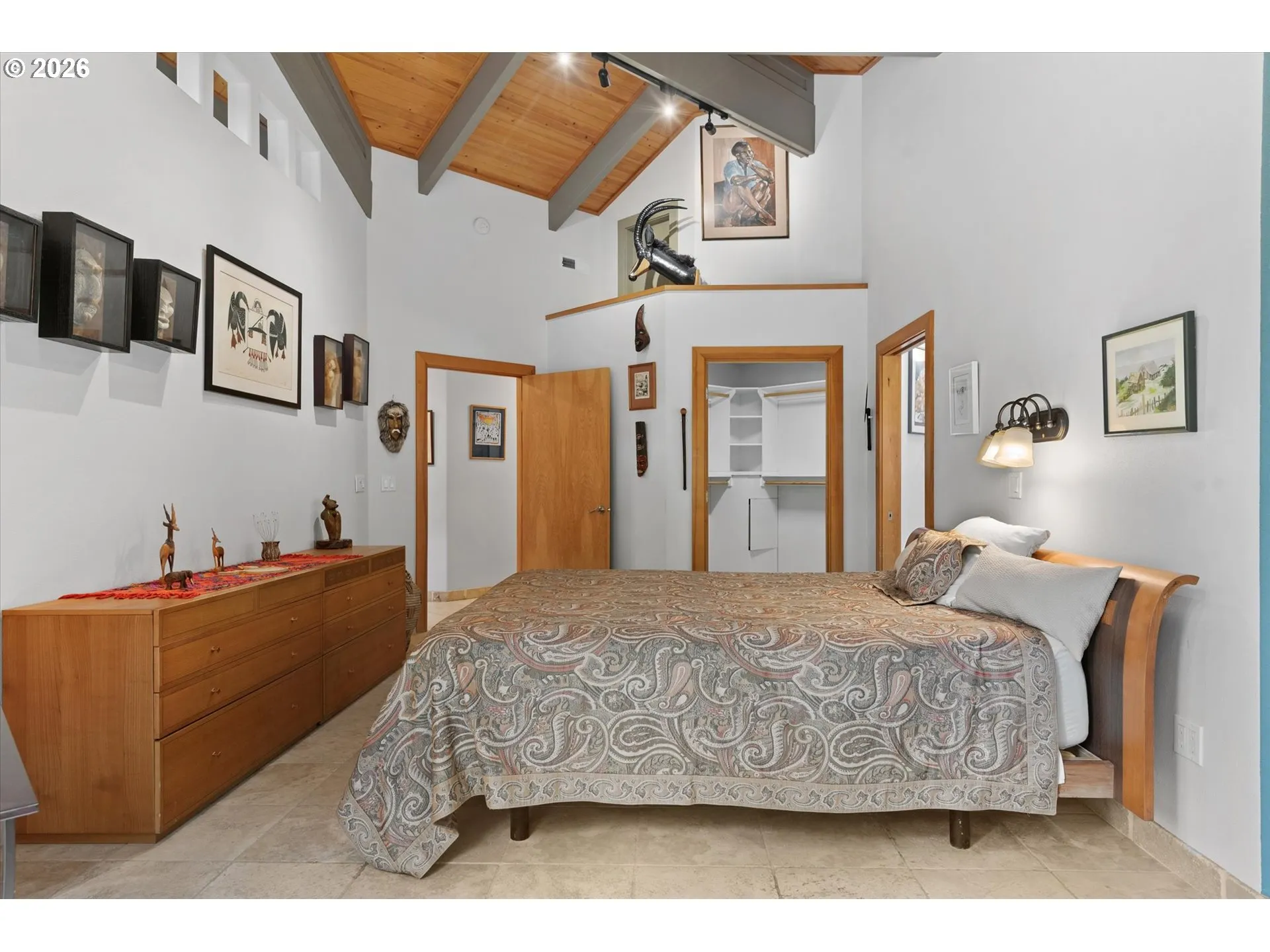 Bedroom, Primary