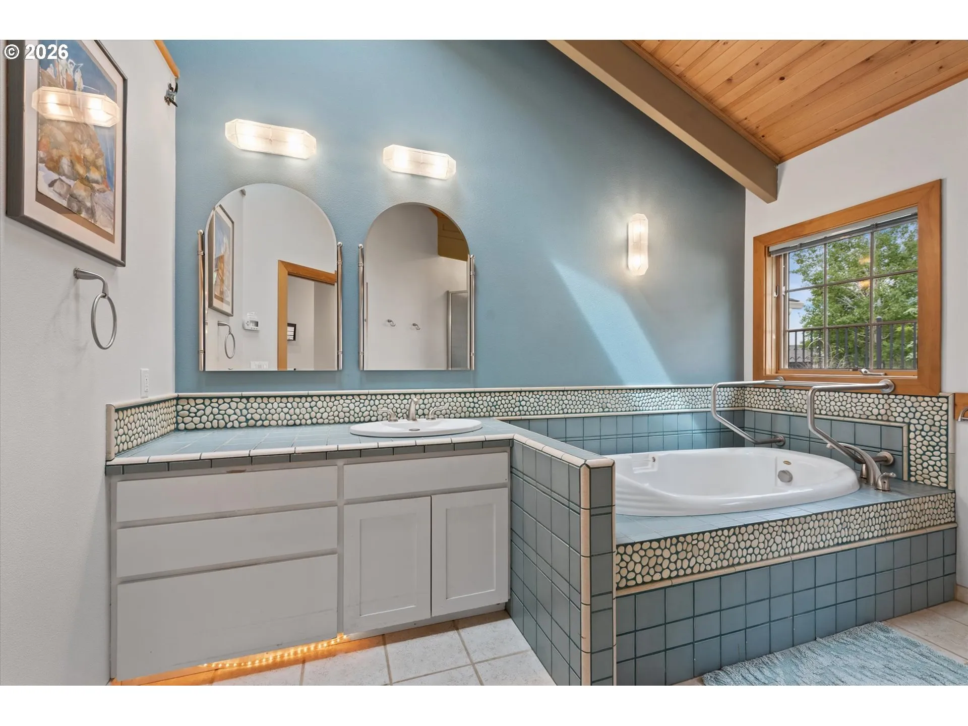 Bathroom, Attached-Garden Tub