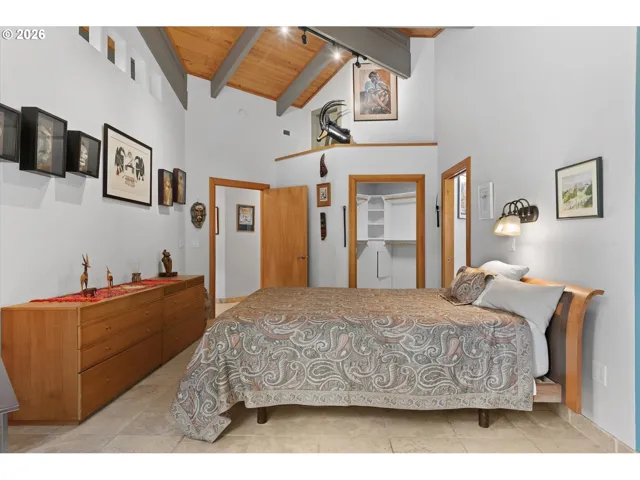 Bedroom, Primary
