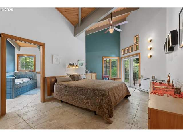 Bedroom, Primary-Vaulted Ceilings