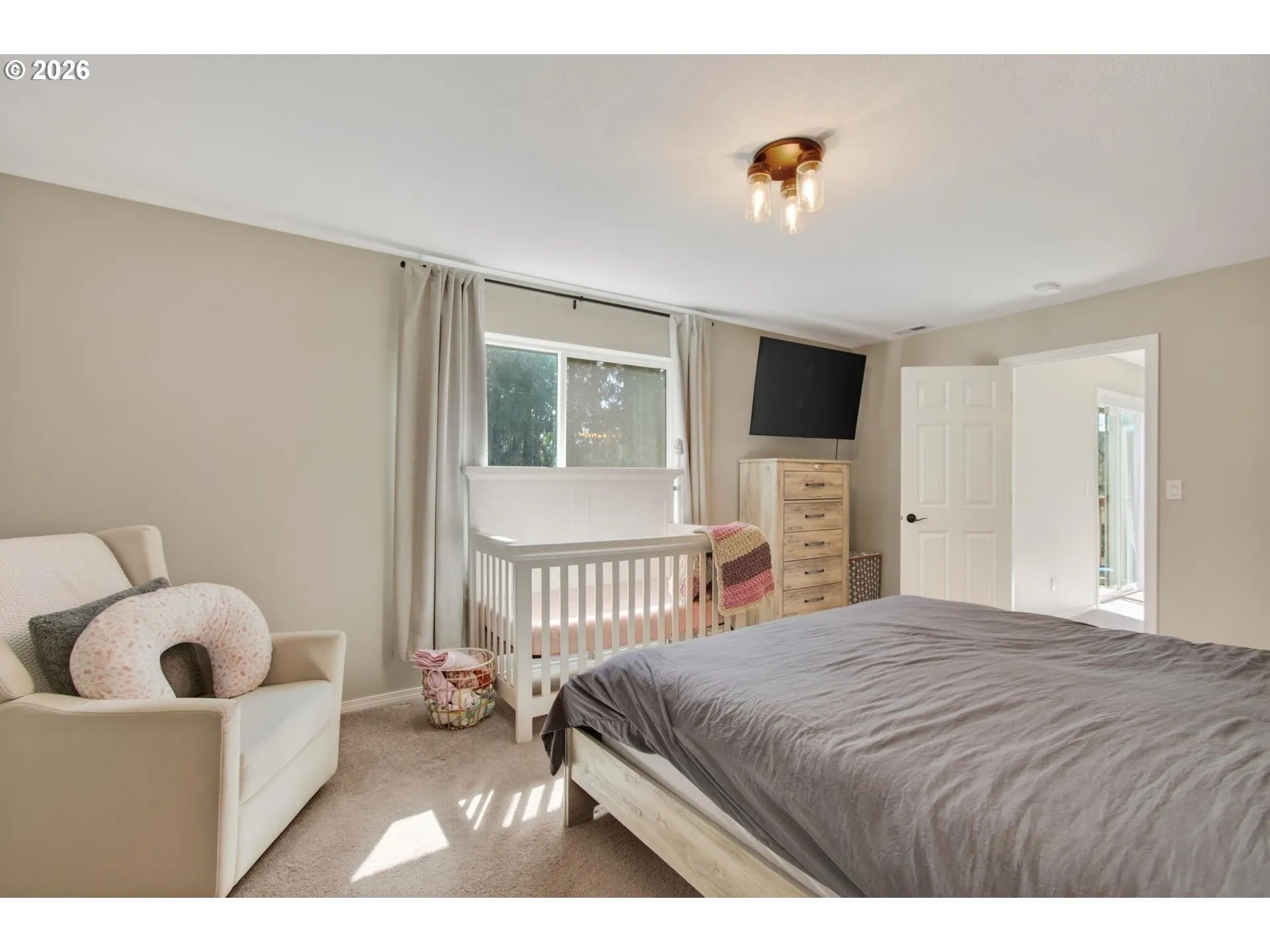 Bedroom, Primary