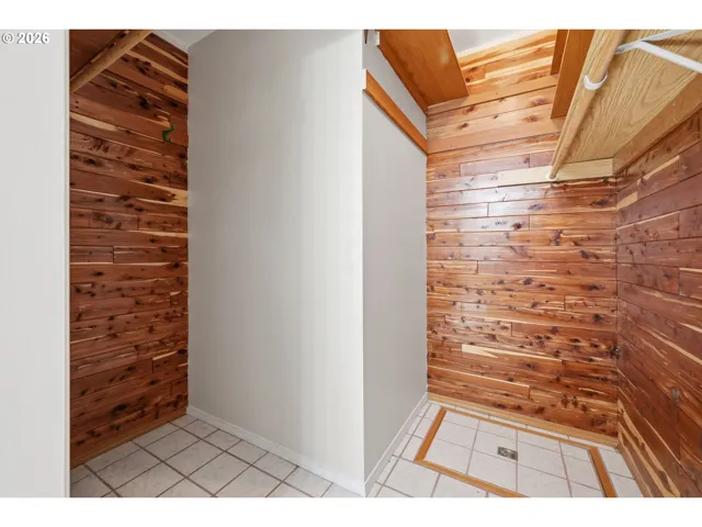 Primary Bedroom-Walk-In Closet