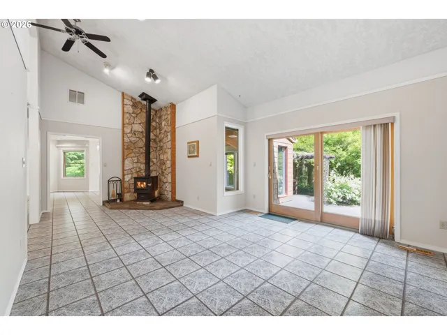 Living Room-Vaulted Ceilings