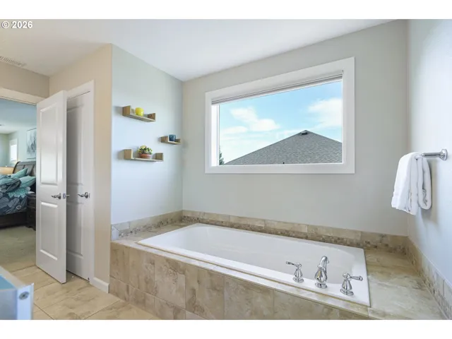Owner's Suite Bathroom-Garden Tub