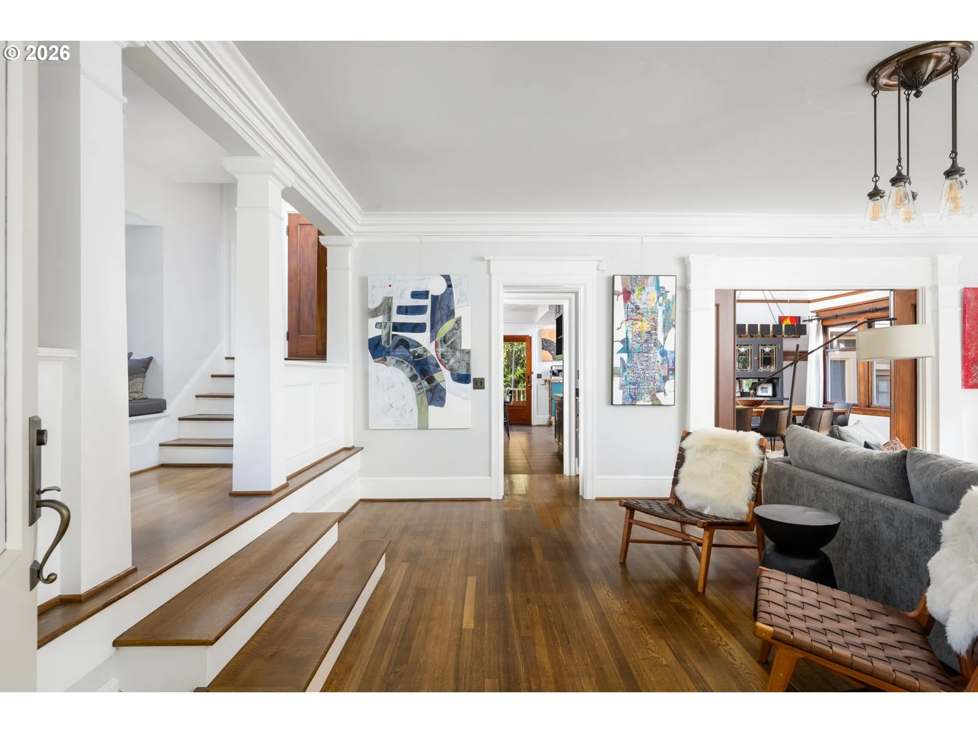Living Room/Entrance