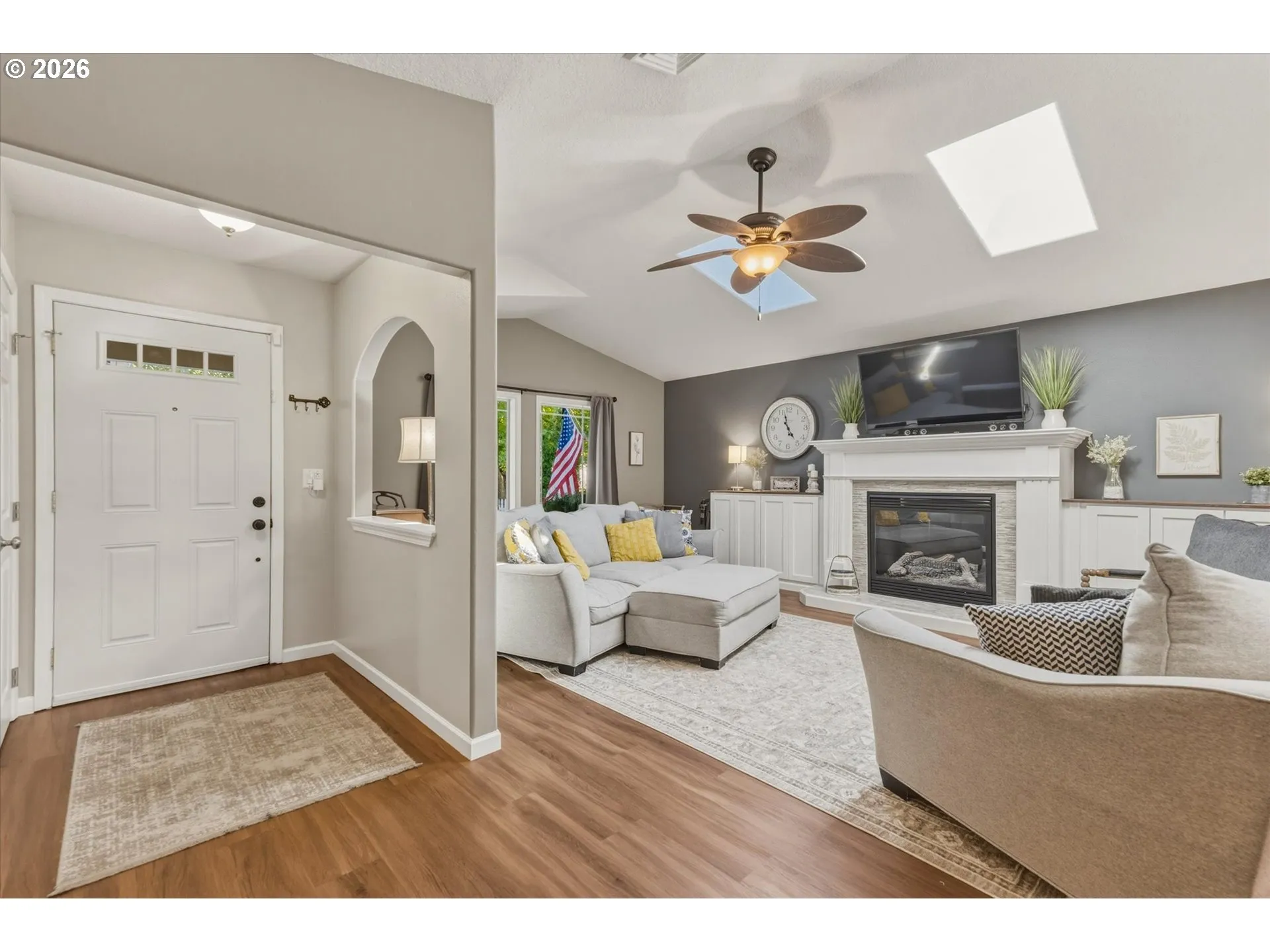 Living Room-Vaulted Ceilings