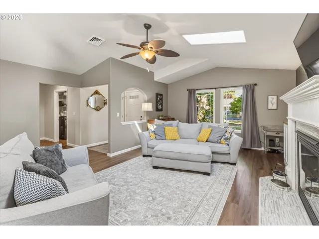 Living Room-Ceiling Fan