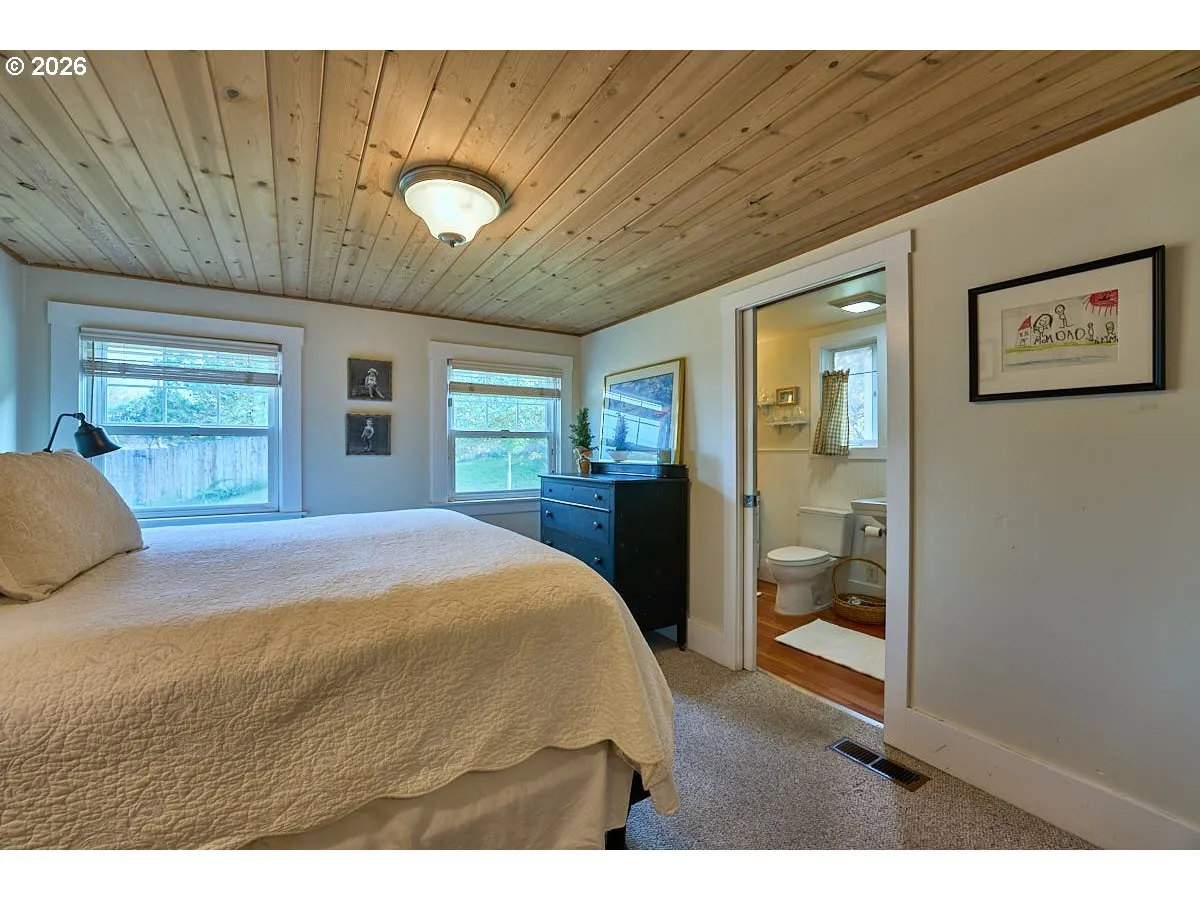 Bedroom, Primary