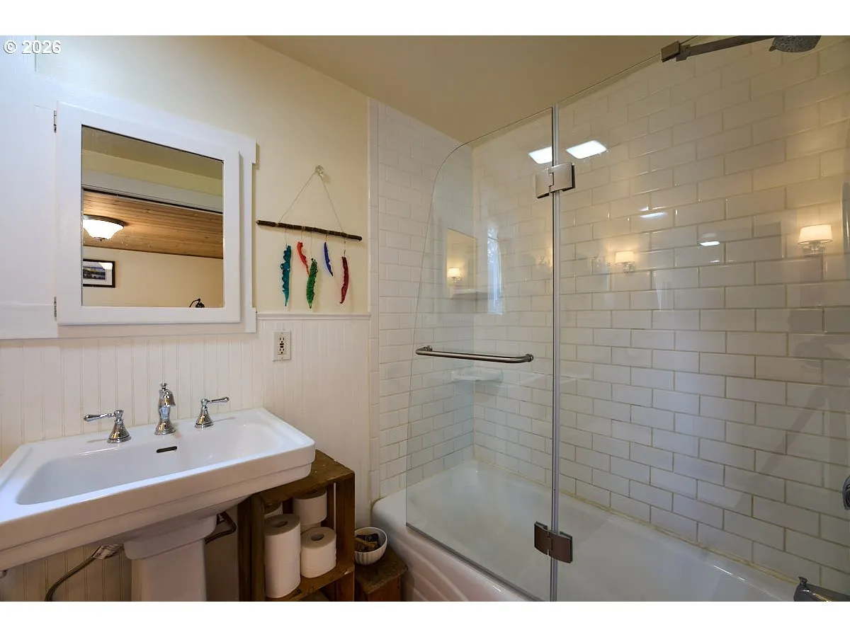 Bathroom, Attached