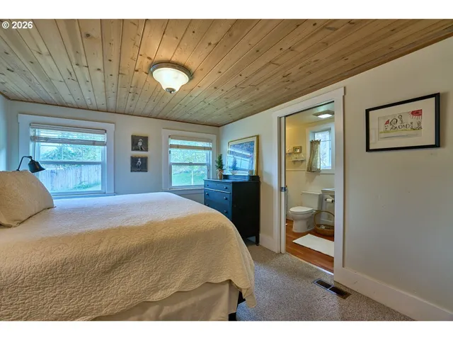 Bedroom, Primary