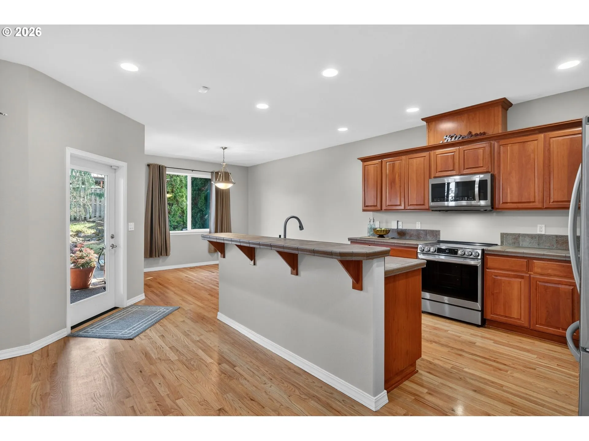 Kitchen/Dining Room-Island