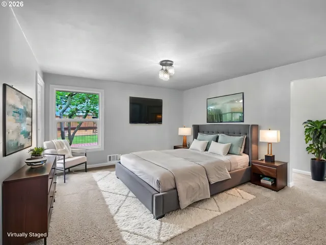Bedroom, Owner's Suite-Main