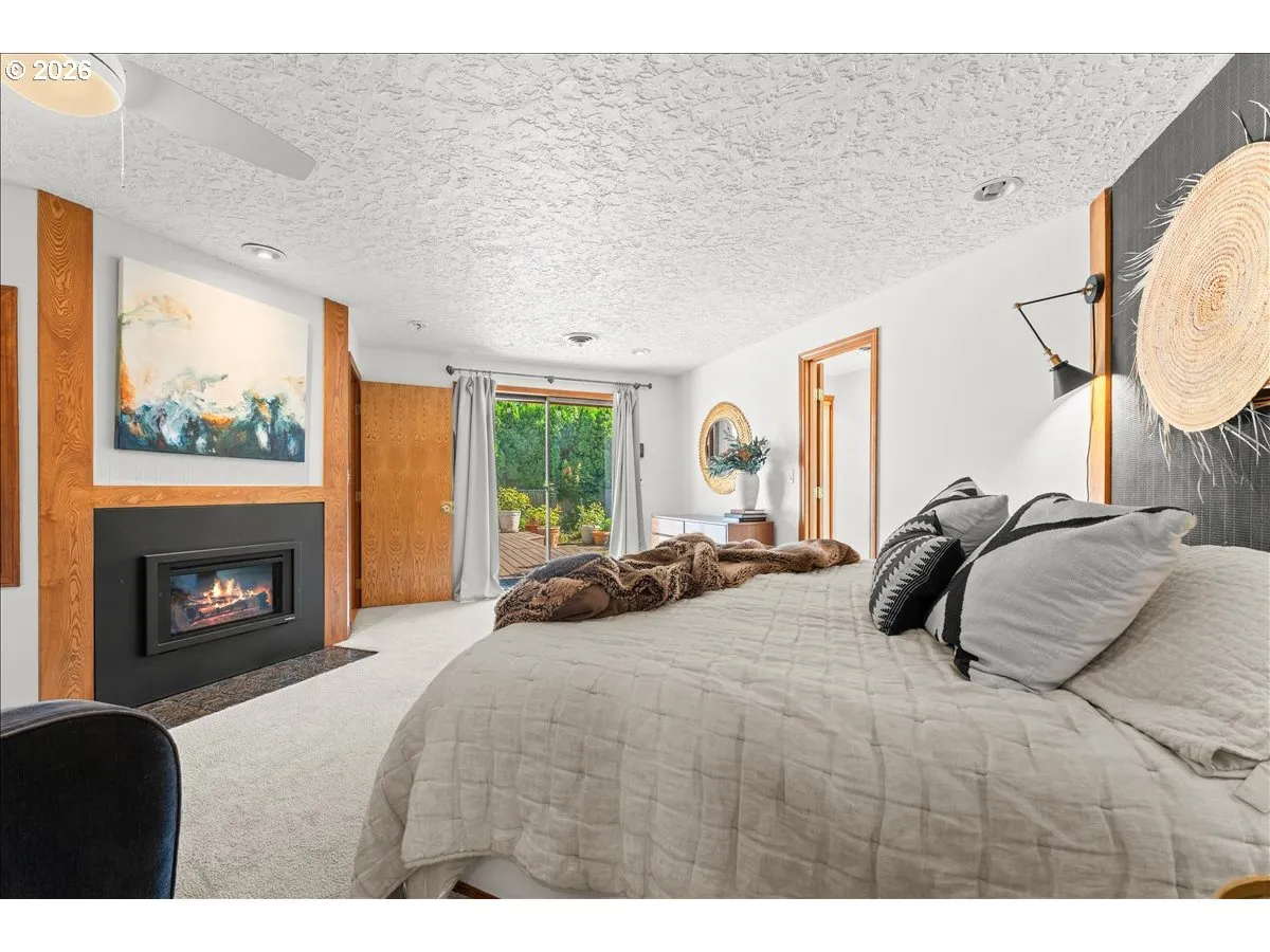 Bedroom, Primary