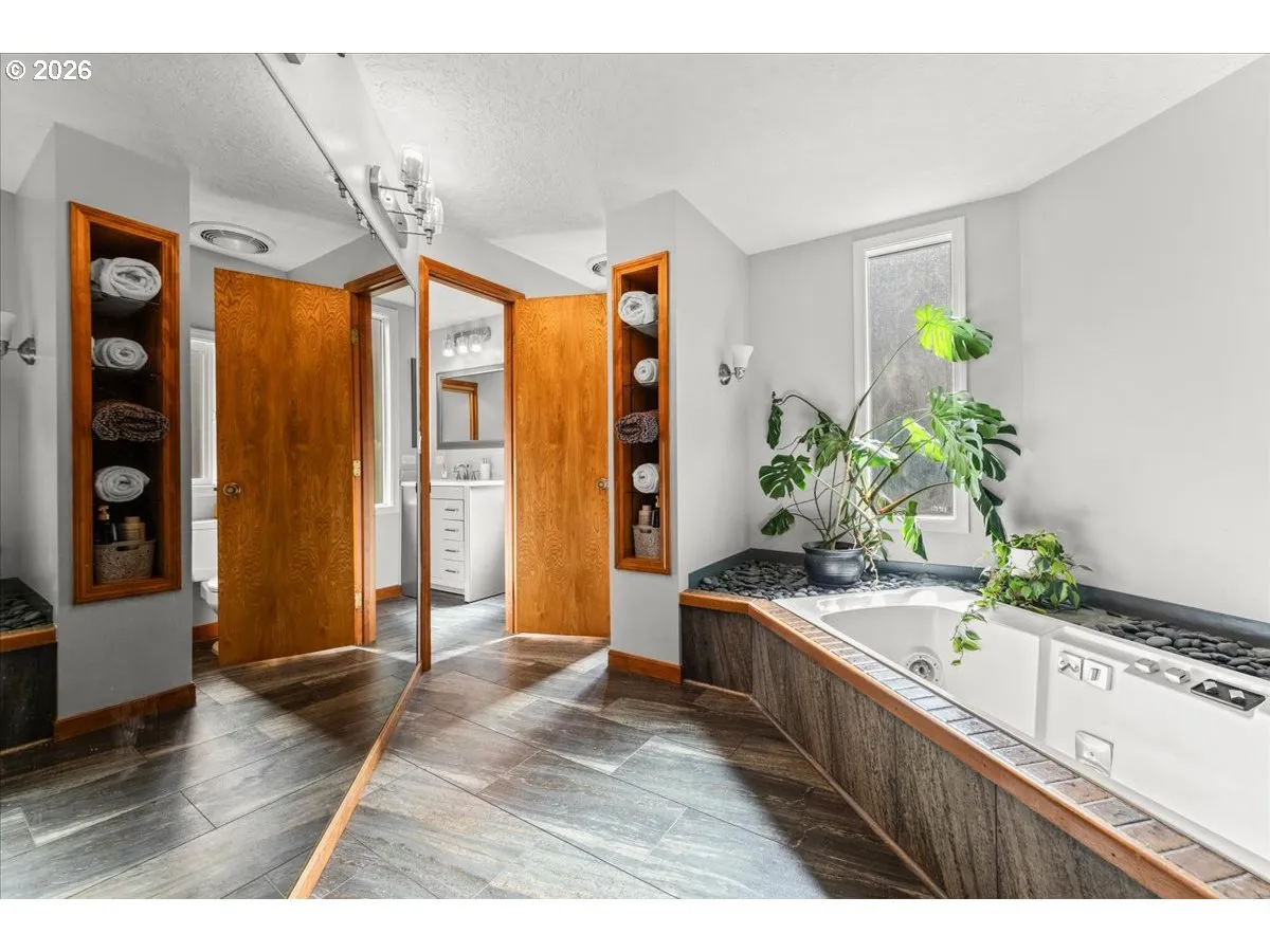 Bathroom, Attached