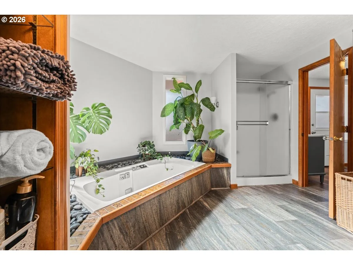 Bathroom-Walk in Shower