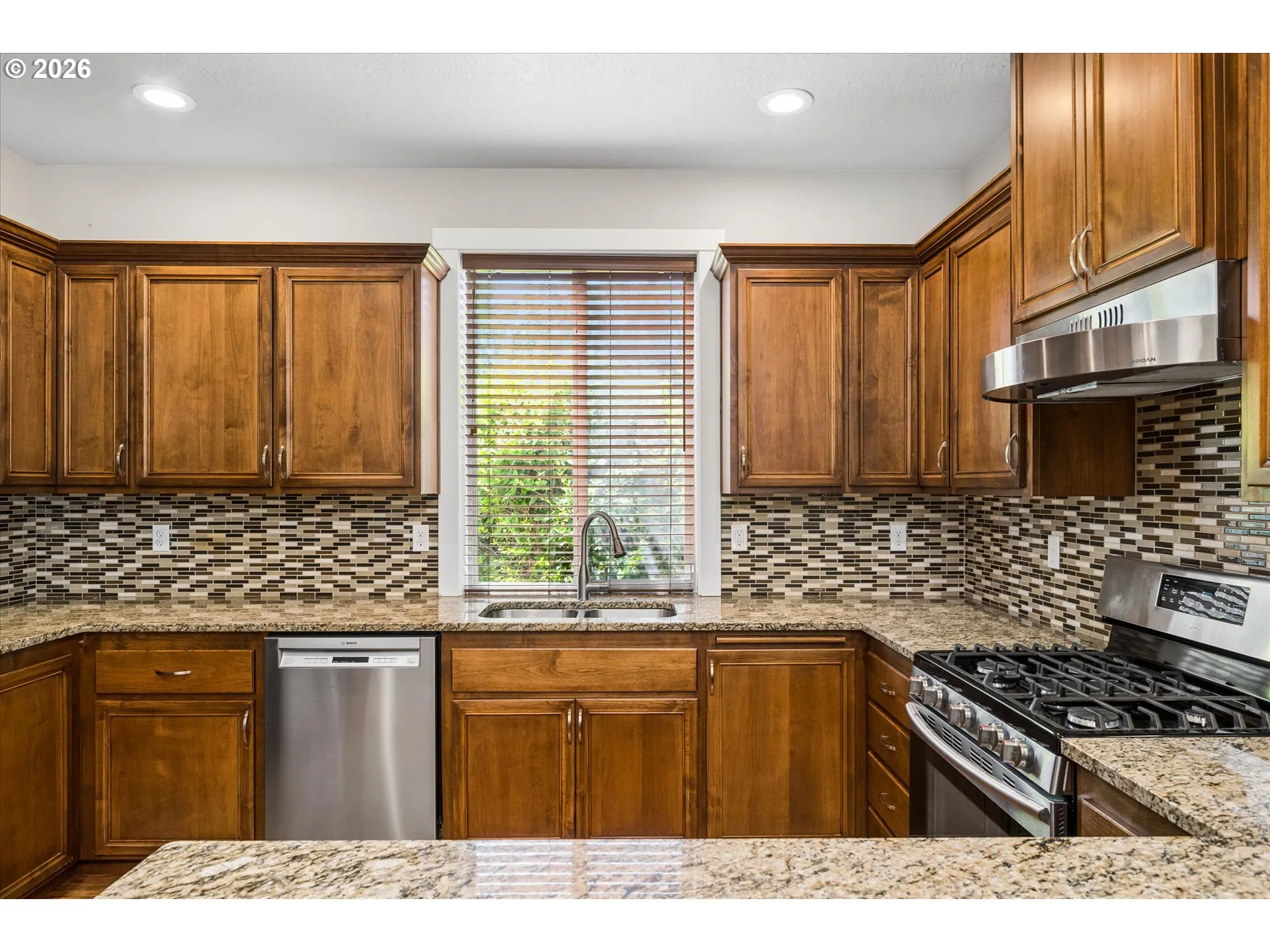 Kitchen-Breakfast Bar